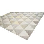 tapete-raro-requinte-triangulos-cinza-claro-e-off-white